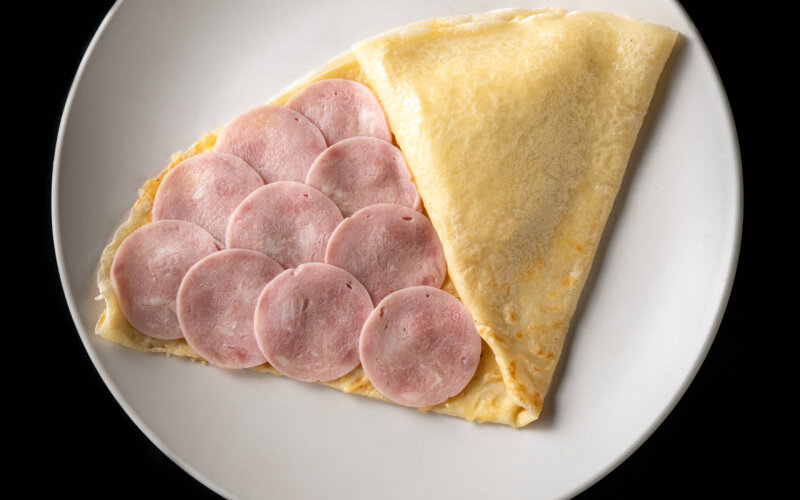 Блин с сыром и ветчиной