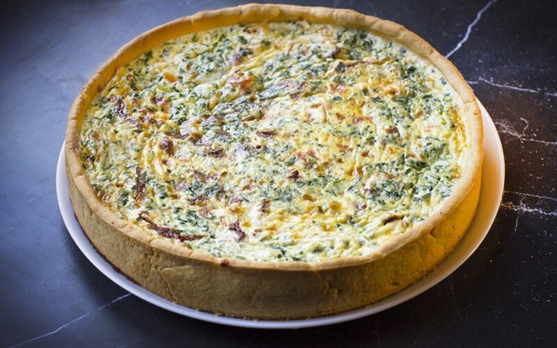 Киш «Вяленые томаты и шпинат»