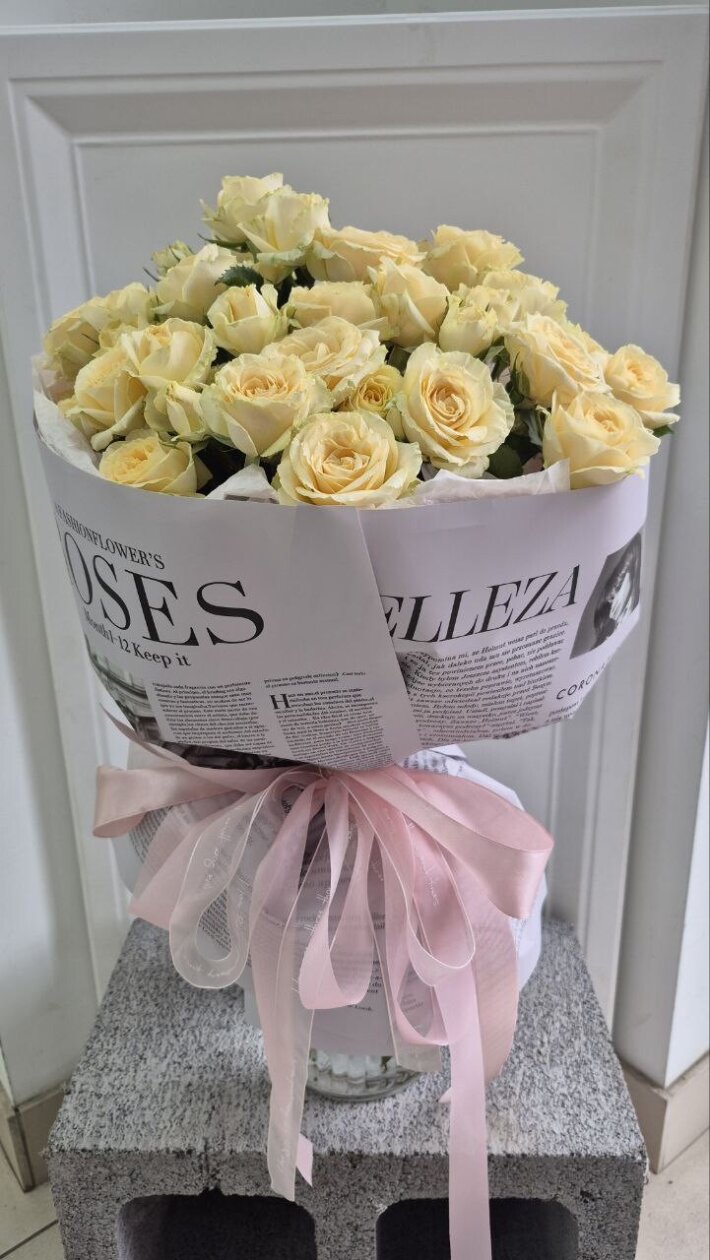 Букет из кустовой розы