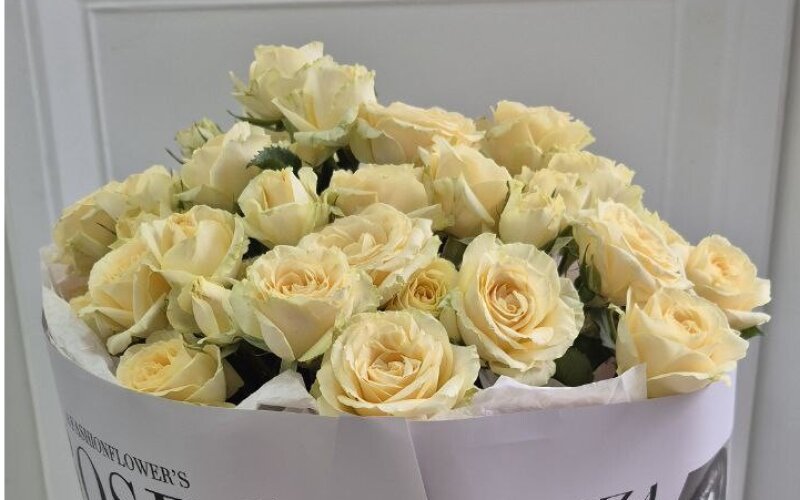 Букет из кустовой розы