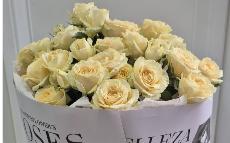 Букет из кустовой розы