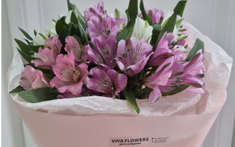 Букет из альстромерии