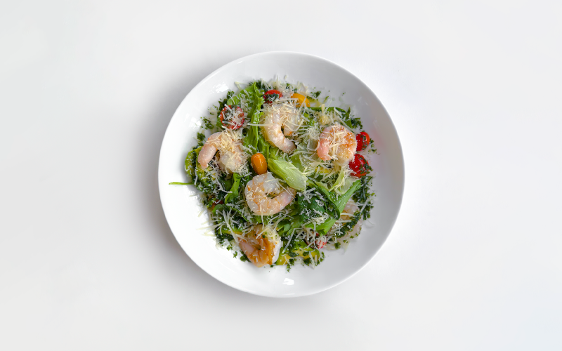 Салат с креветками и сыром «Пармезан»