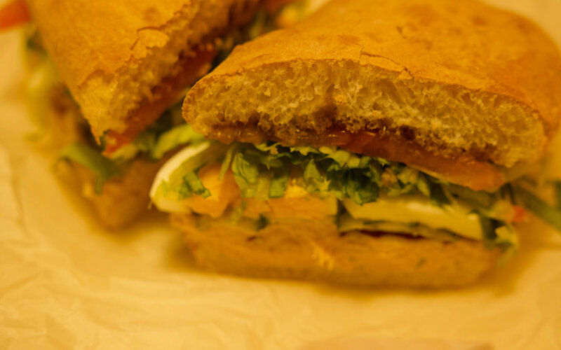 Сэндвич с тунцом