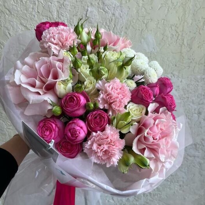 №26 Яркий пышный букет с пионовидными и французскими розами