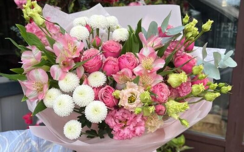 №30 Нежный букет с пионовидной кустовой розой