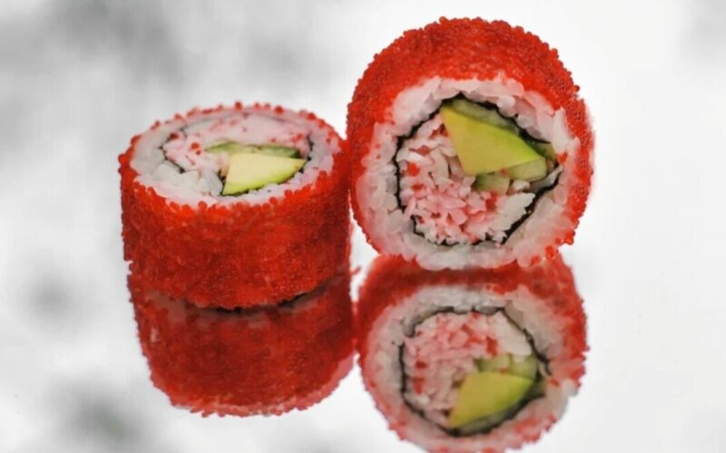 Ролл «Калифорния» с крабом