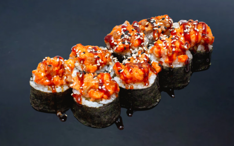 Запечённый ролл «Острый сяке вулкан»