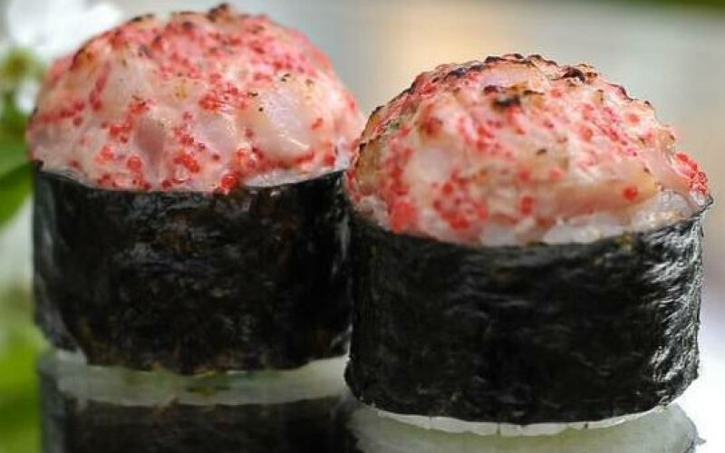 Запеченный ролл с лососем