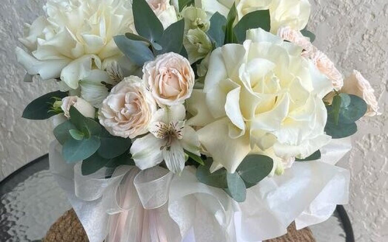 №20 Композиция в шляпной коробке с французскими и кустовыми