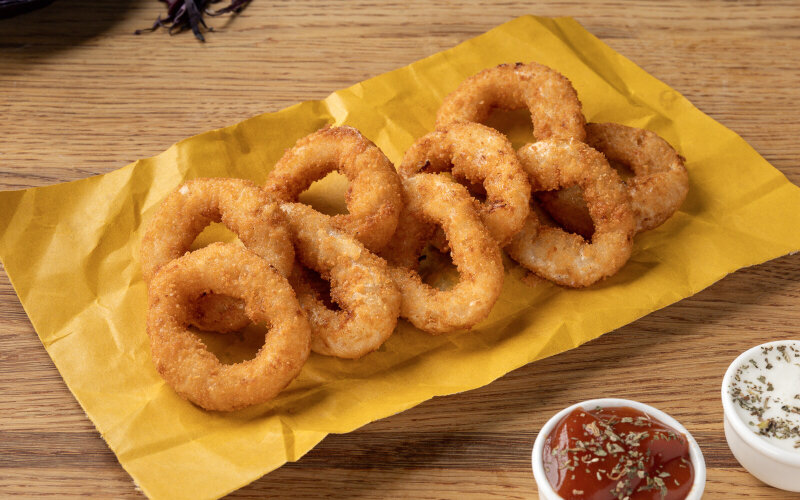 Луковые кольца с соусом