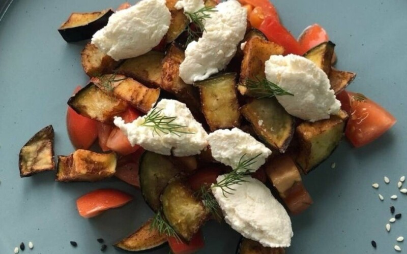 Салат с баклажаном