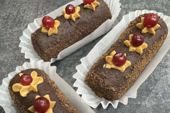 Пирожное «Картошка» с брусникой