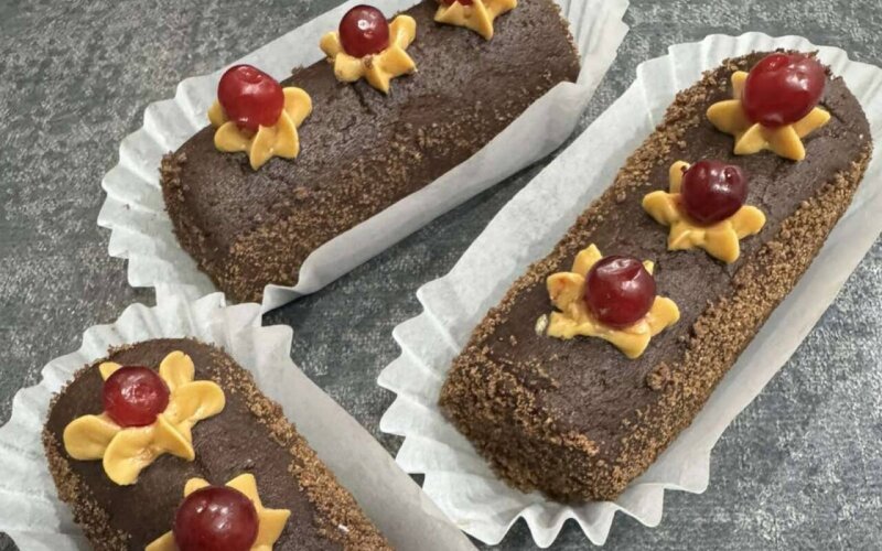 Пирожное «Картошка» с брусникой