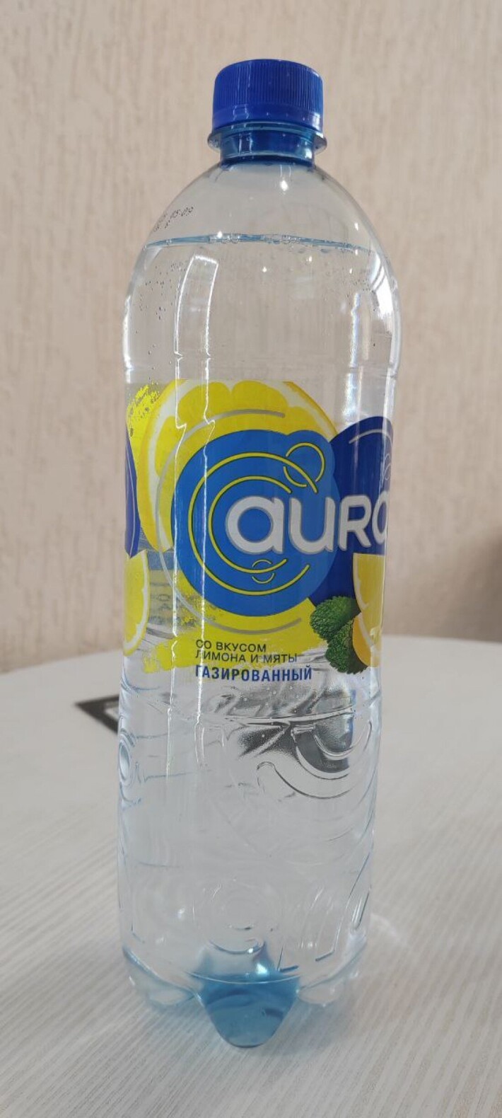 Вода «AURA» газированная со вкусом лимона и мяты