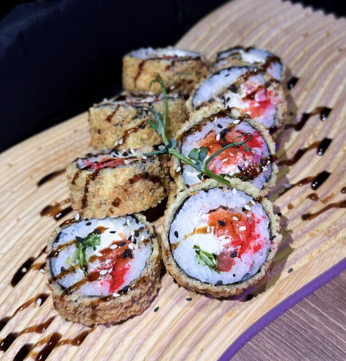 Ролл Темпура Цезарь с лососем