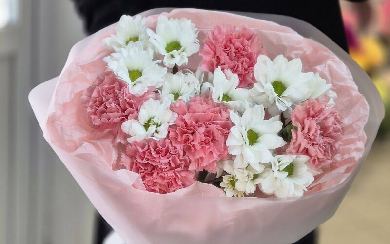 Букет «Нежный диантус с ромашкой»