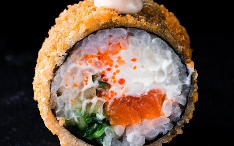 Ролл жаренный «Хот сяке»