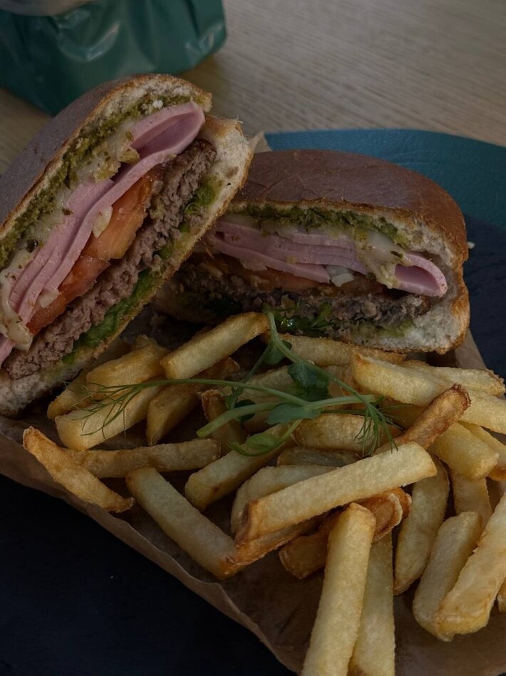 Бургер «Мортаделла-моцарелла»