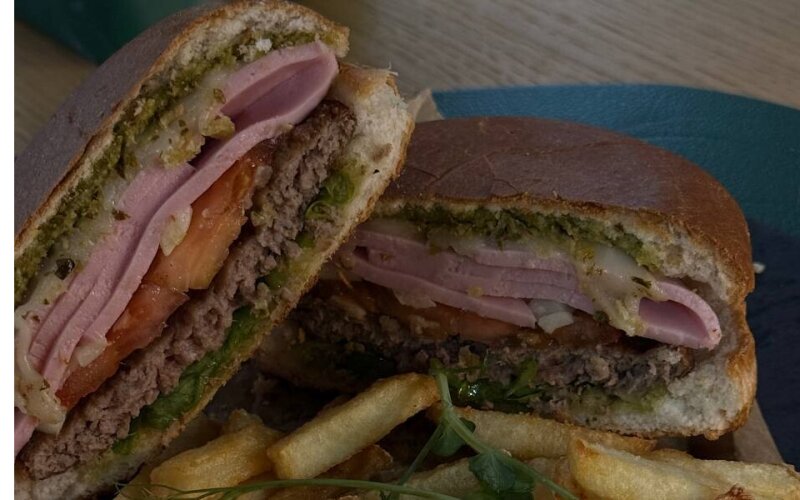 Бургер «Мортаделла-моцарелла»