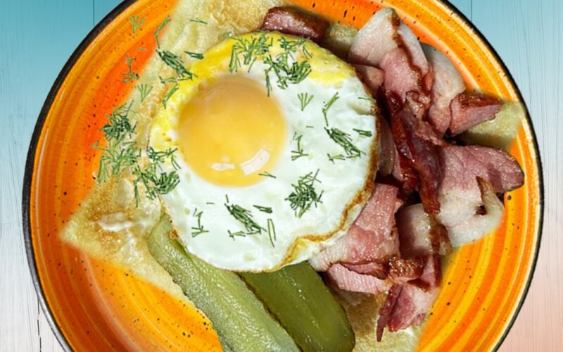 Яйцо и бекон