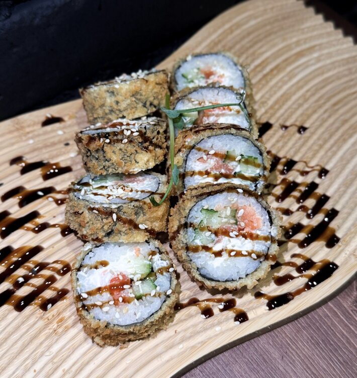 Ролл «Темпура с лососем и огурцом»