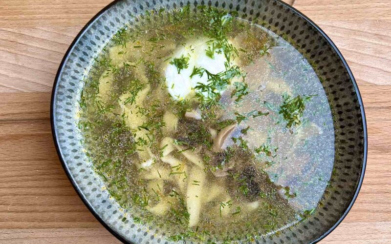 Суп-лапша грибная со сметаной