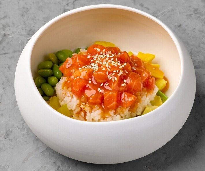 Поке с лососем и ананасом