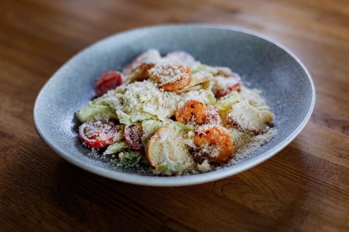 Салат «Цезарь с креветками»