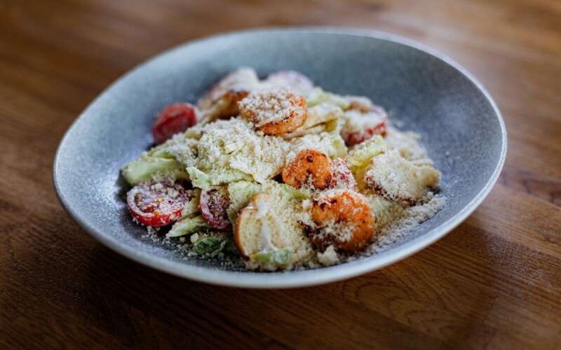 Салат «Цезарь с креветками»