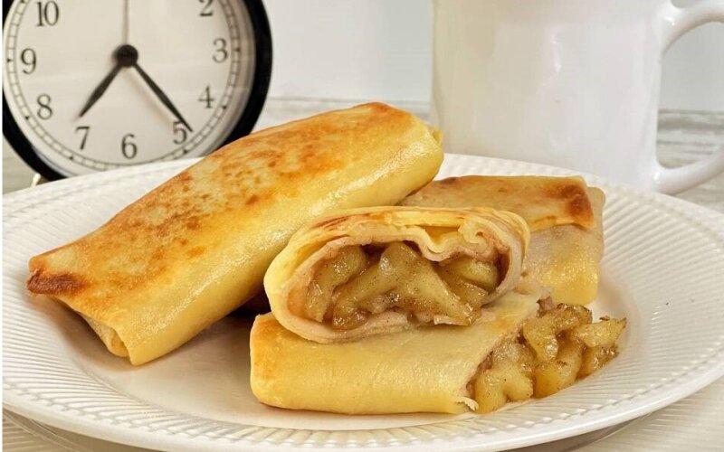 Блинчики с яблоком и грецким орехом