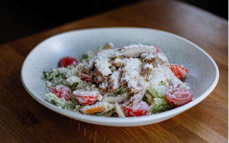 Салат «Цезарь с цыпленком»