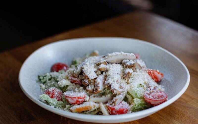 Салат «Цезарь с цыпленком»