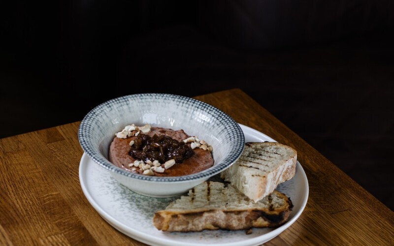 Паштет с луковым джемом и чиабаттой