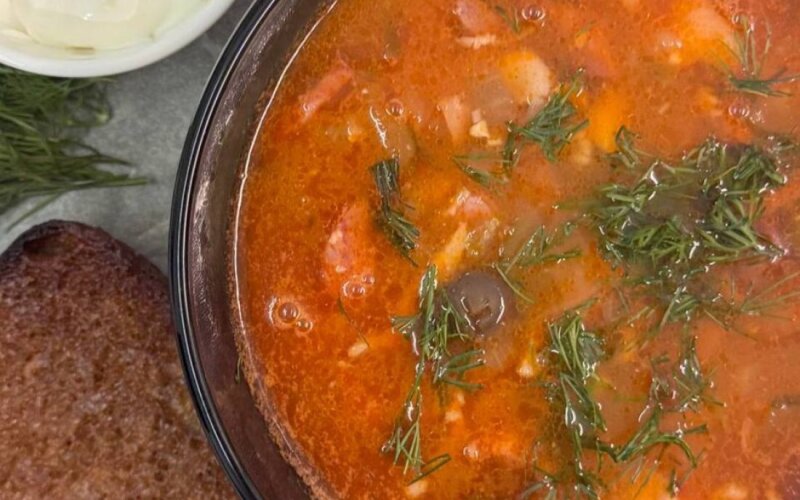 Солянка с копченостями