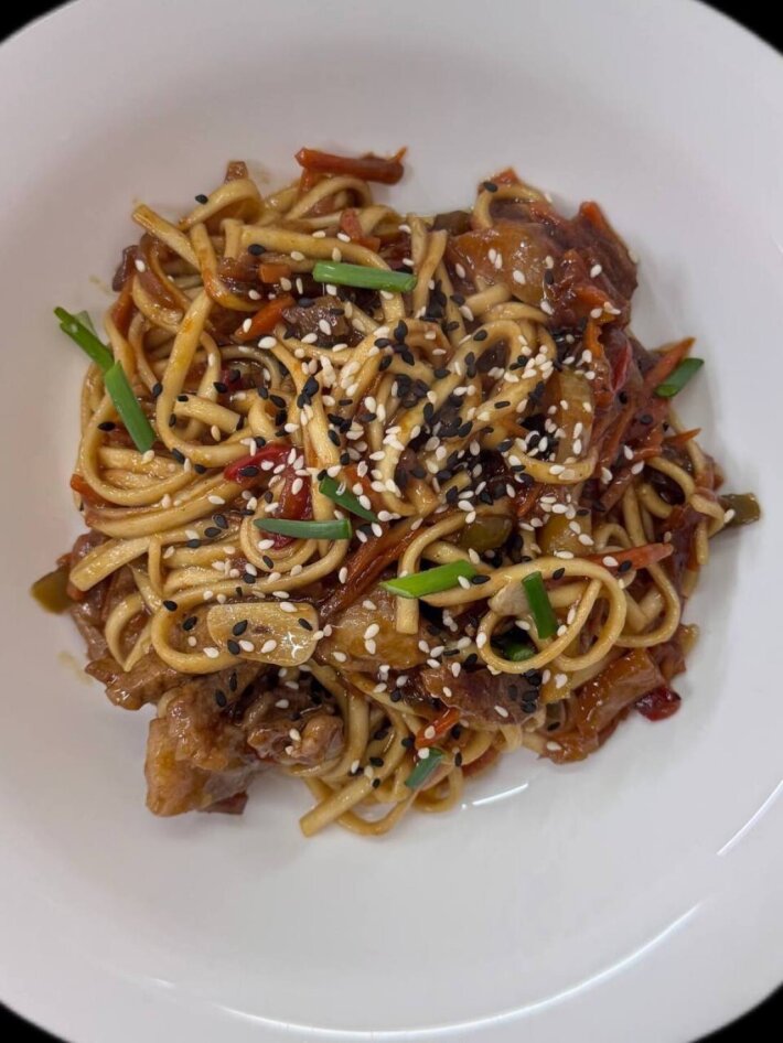 Вок острый со свининой