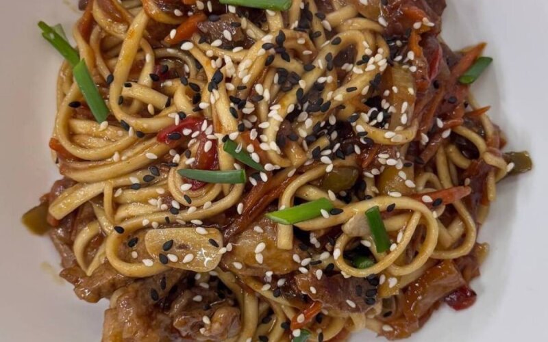 Вок острый со свининой