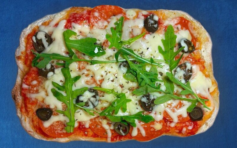 Римская пицца «Пепперони с пармезаном и халапеньо»