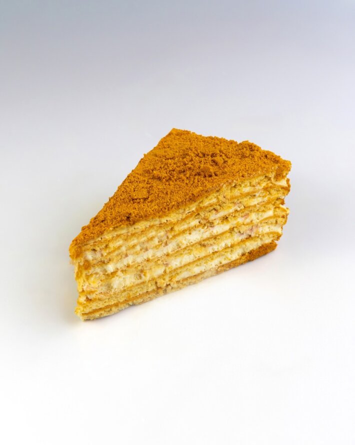 Медовик с малиновым конфи