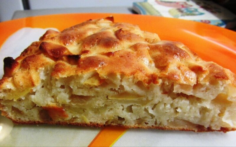 Шарлотка с яблоками