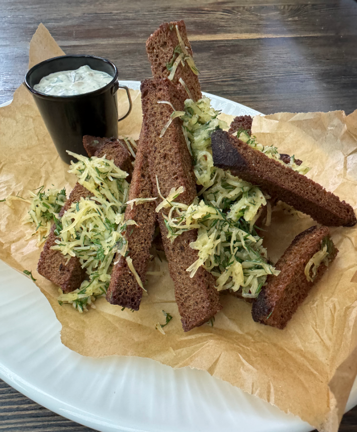 «Бородинские» гренки с соусом «Тартар»