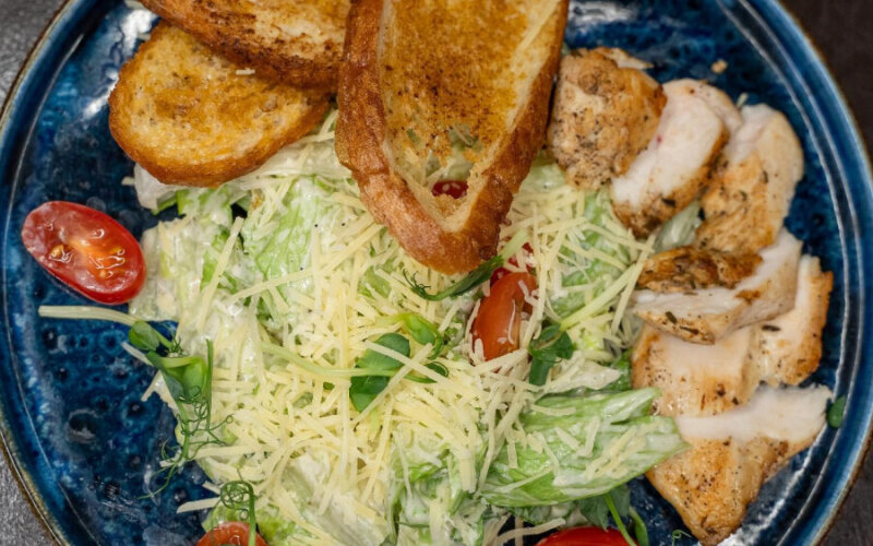 Салат «Цезарь» с курицей