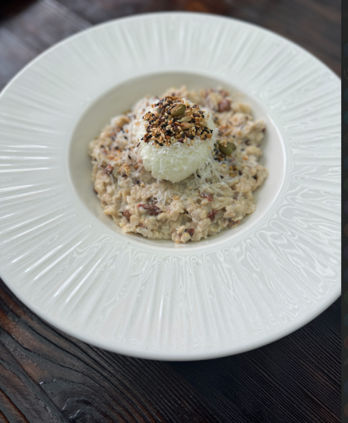 Овсяная каша с сыром «Пармезан» и вялеными помидорами