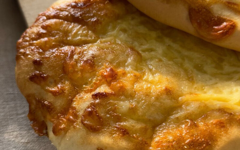 Сырная лепешка