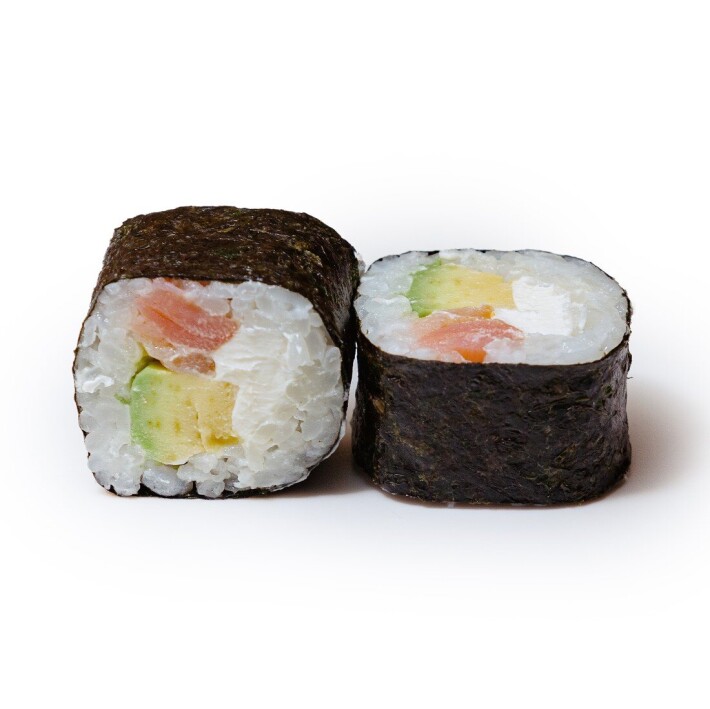 Ролл с копченым лососем и авокадо