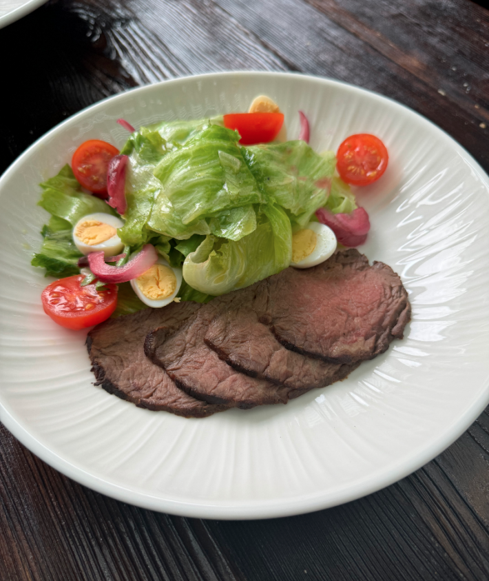 Салат с ростбифом