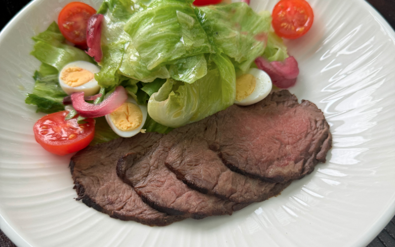 Салат с ростбифом