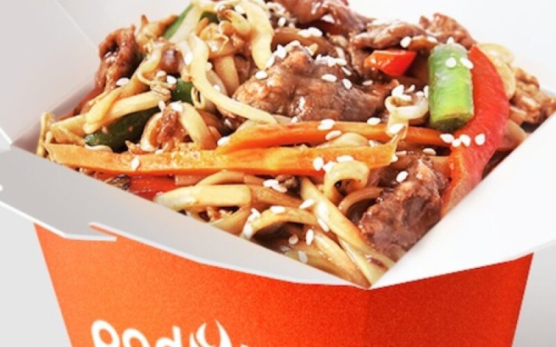 Говядина в сладком чили с яичной лапшой