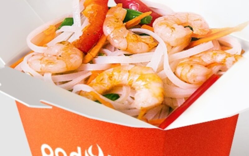 Креветки в трюфельном соусе с рисовой лапшой