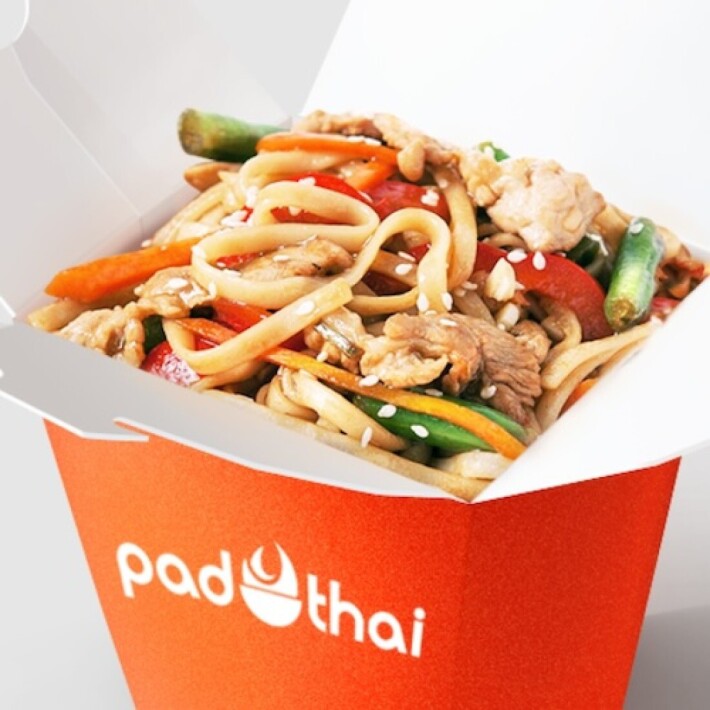 Свинина в кисло-сладком соусе с лапшой удон